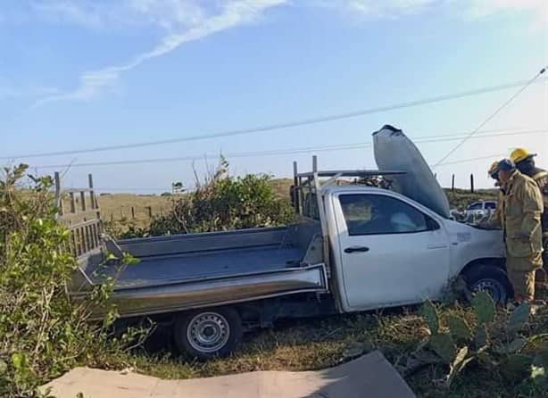 Camioneta se sale de la carretera en el tramo Lerdo de Tejada - Alvarado