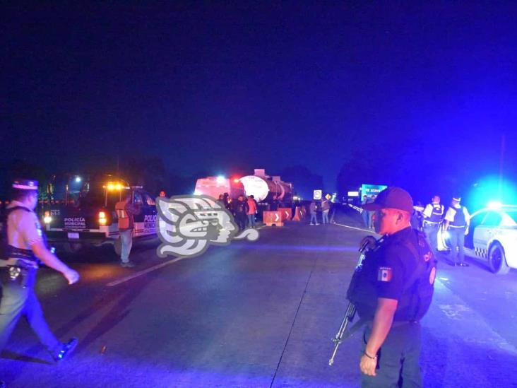 Motociclista pierde la vida tras ser arrastrado por tráiler en la autopista Orizaba-Córdoba (+Video)