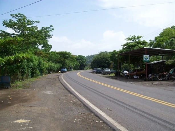 Carreteras en malas condiciones impiden llegada de turistas a Catemaco: Guillermo Macías