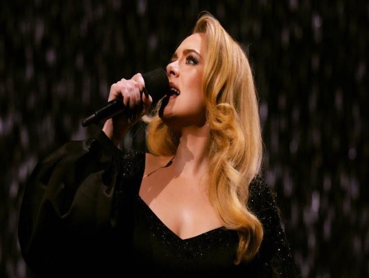 Adele pospone conciertos en Las Vegas por “reposo absoluto”