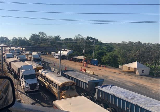 ¡Atento! Esta carretera del sur de Veracruz lleva varias horas bloqueada