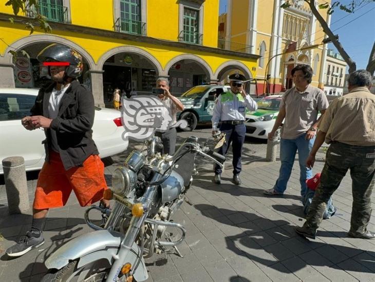Estudiante es atropellado por ebrio motociclista en el centro de Xalapa (+ VIDEO)