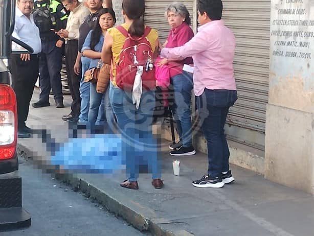 ¿Fue un infarto? Se desploma súbitamente en calles de Córdoba