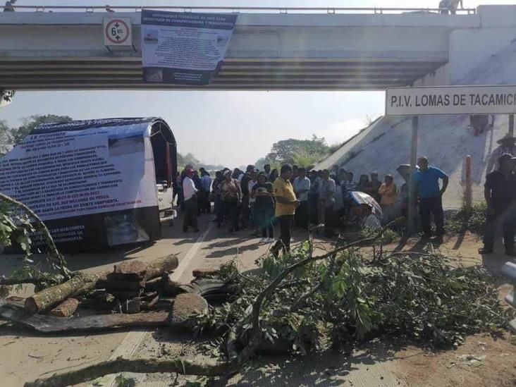 ¡Atento! Esta carretera del sur de Veracruz lleva varias horas bloqueada