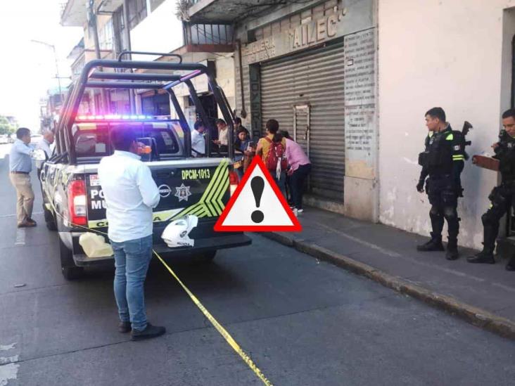 ¿Fue un infarto? Se desploma súbitamente en calles de Córdoba
