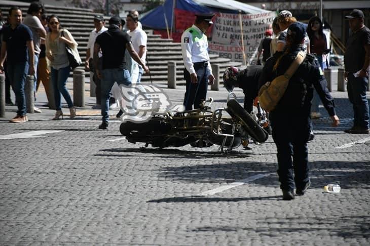 Estudiante es atropellado por ebrio motociclista en el centro de Xalapa (+ VIDEO)