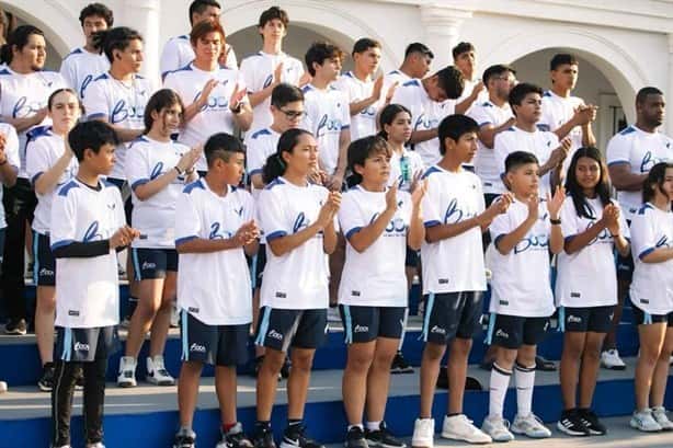 Abanderan a deportistas de Boca del Río rumbo a los juegos de la CONADE 2024
