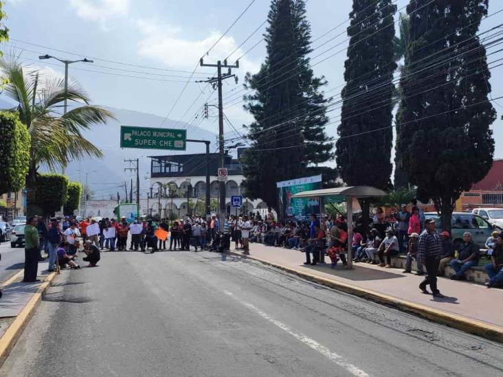 Bloquean centro de Nogales; exigen liberar a persona detenida