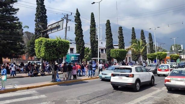Bloquean centro de Nogales; exigen liberar a persona detenida