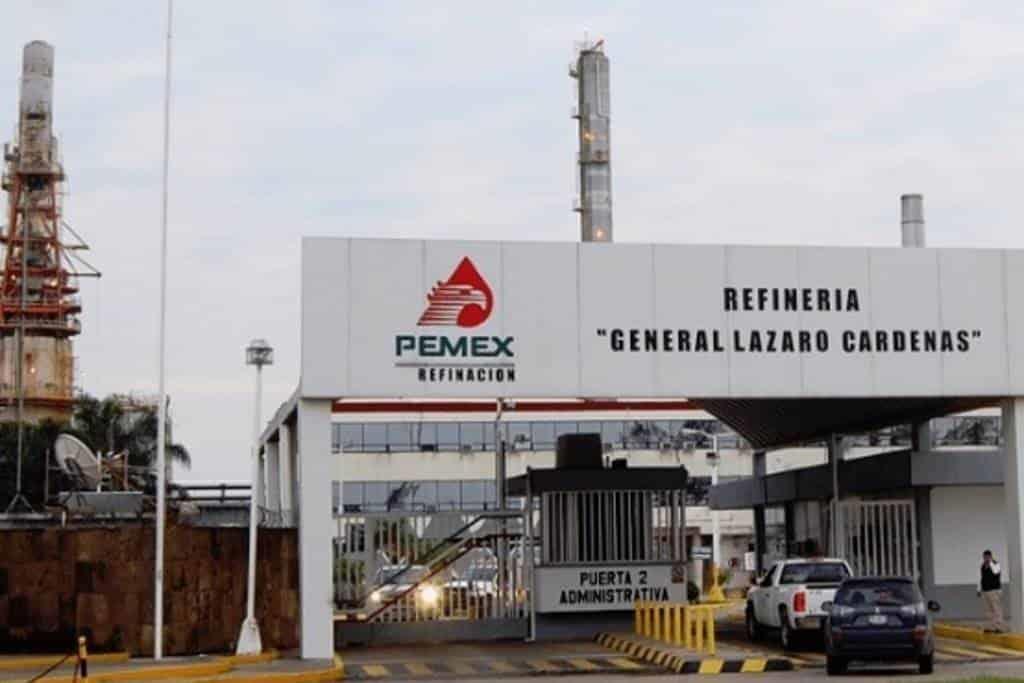 ¿Cuántos barriles produce la refinería de Minatitlán?