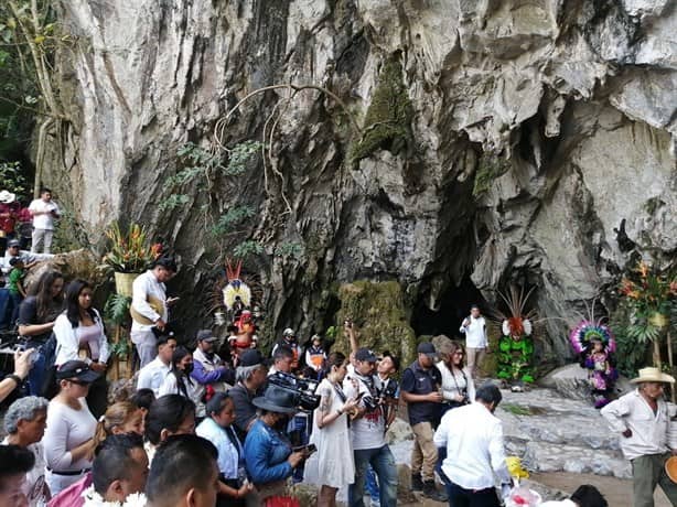 Realizan ritual de los Xochitlallis en Zongolica; protestas dificultaron el acceso