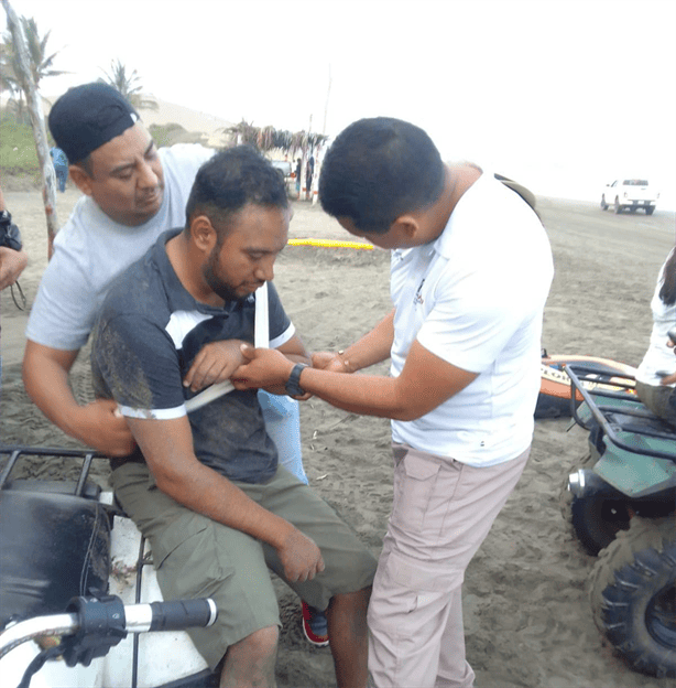 Accidente en Playa de Chachalacas: dos jóvenes heridos en caída de cuatrimoto