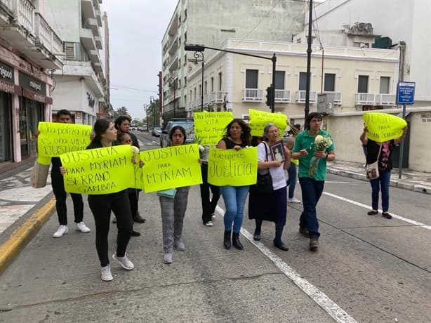 Padres de Myriam Serrano buscan a taxista que impidió fuga de camionero que la atropelló en Veracruz
