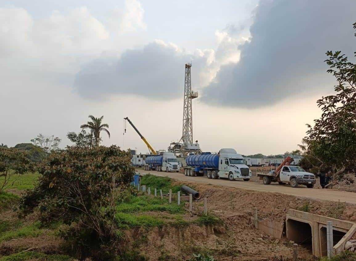 Pozo petrolero de Pemex trae alza al comercio en área rural de Minatitlán