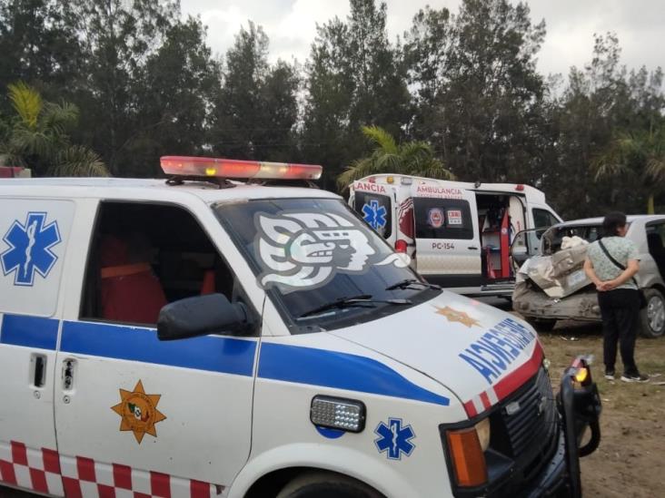 Camión de carga choca contra auto a la altura del 63 Batallón de Infantería El Lencero