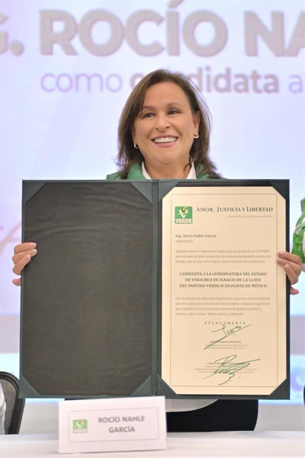 Rocío Nahle recibe constancia como candidata única del PVEM a la gubernatura de Veracruz