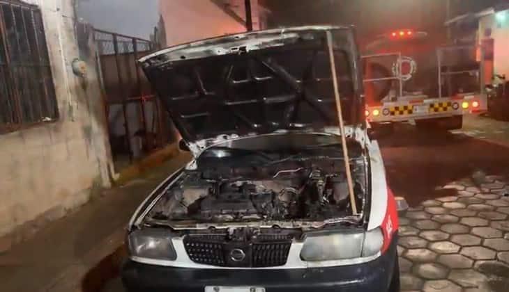 Se registra fuerte incendio de taxi en Tlapacoyan