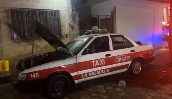 Se registra fuerte incendio de taxi en Tlapacoyan