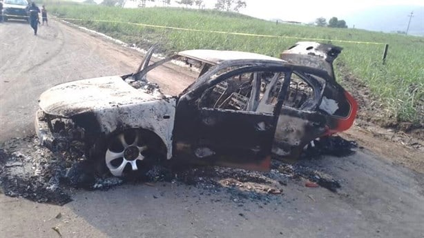 Hallan cuerpos calcinados dentro de vehículo, en Tierra Blanca