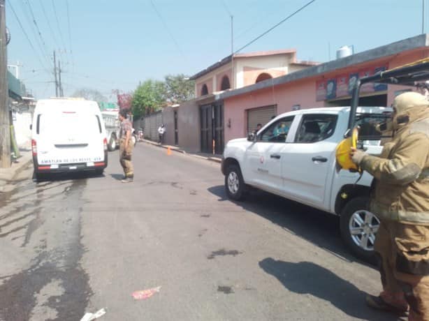 Incendio arrasa con vivienda en colonia de Amatlán