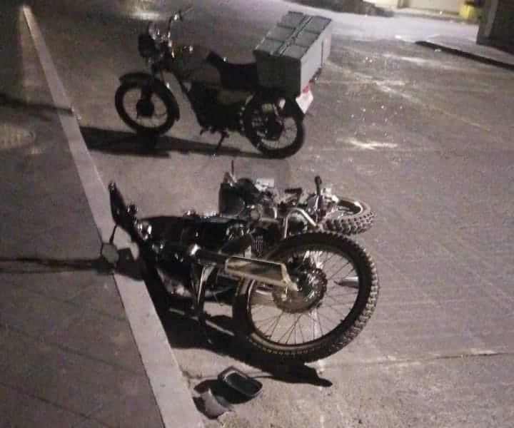 En Orizaba, motociclista es atropellado por cobarde taxista