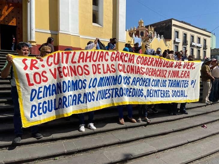 Manifestantes exigen regularización de predios en colonias de Xalapa y la zona sur