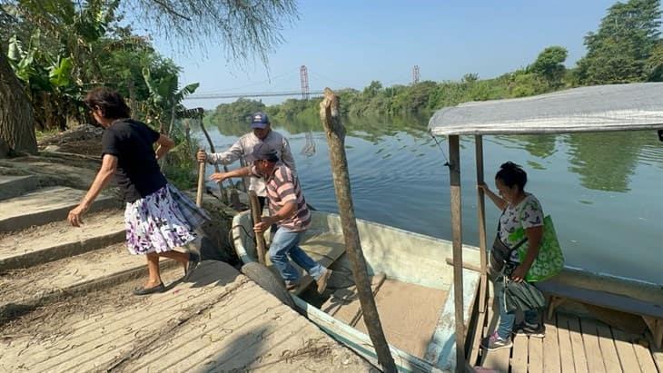 Por falta de rehabilitación del puente Paso de Cazones, traslados son en lancha