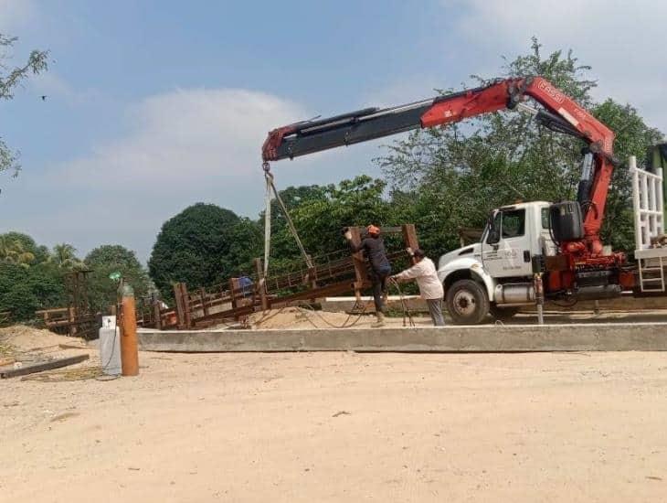 Inician piloteo por construcción de puente peatonal en área rural de Minatitlán | VIDEO