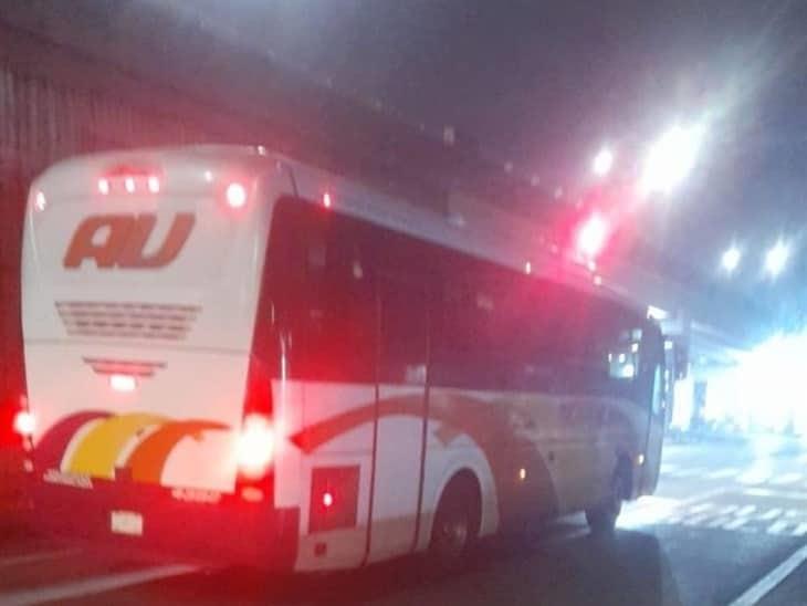 A mano armada, asaltan autobús en la autopista Orizaba-Córdoba