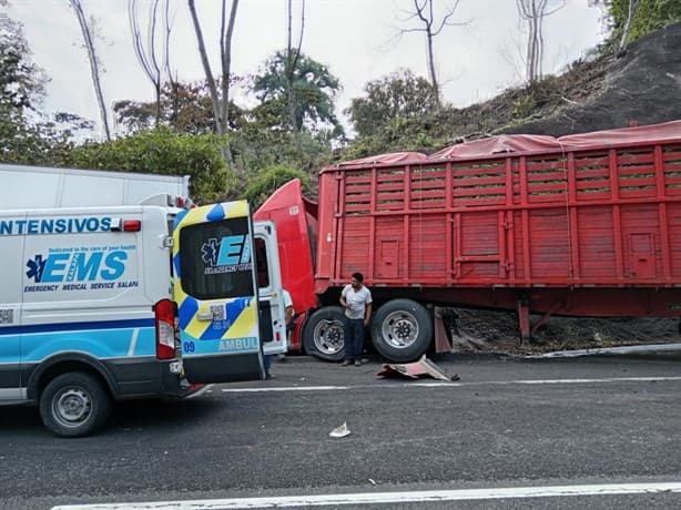 Choque múltiple de tráileres en libramiento de Xalapa