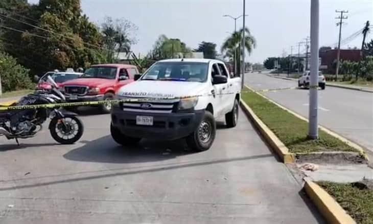Repartidor de tortillas se impacta contra camioneta en Martínez 