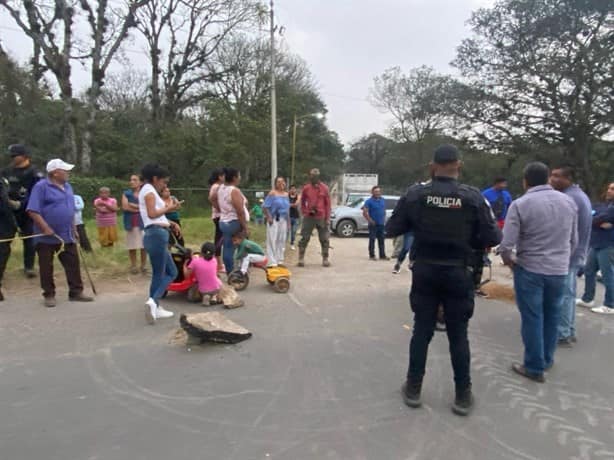 Pobladores de Coatepec bloquean libramiento por escasez de agua