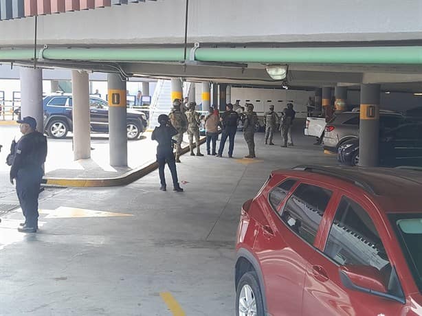 Pánico en plaza Las Américas de Boca del Río tras asalto y enfrentamiento; un delincuente abatido