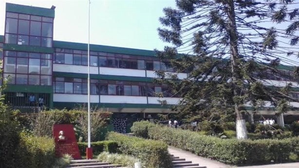 Desaparecen dos estudiantes xalapeños tras salir de la escuela Antonio María de Rivera