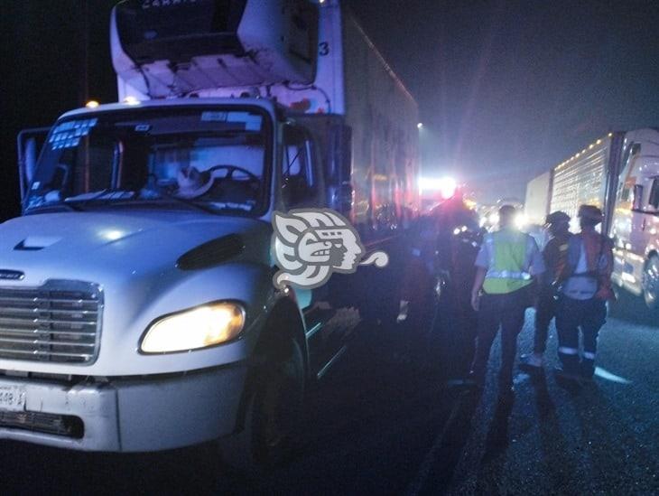 Auto choca contra un camión en la autopista Puebla-Córdoba