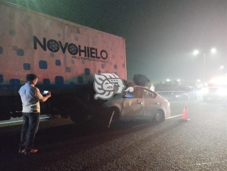 Auto choca contra un camión en la autopista Puebla-Córdoba