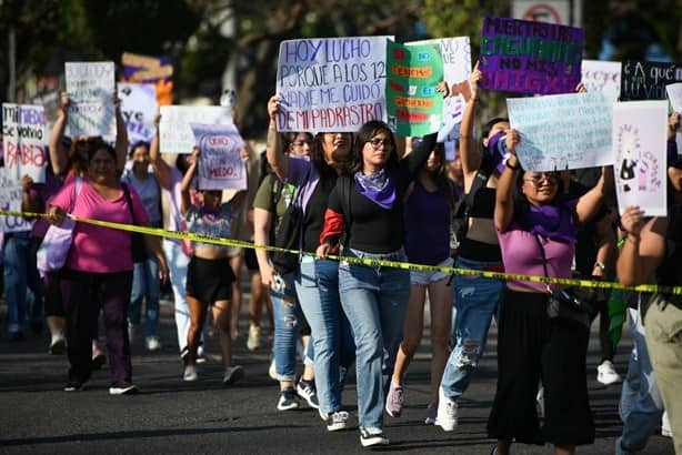 Marchan en Veracruz en conmemoración del Día Internacional de la Mujer | VIDEO