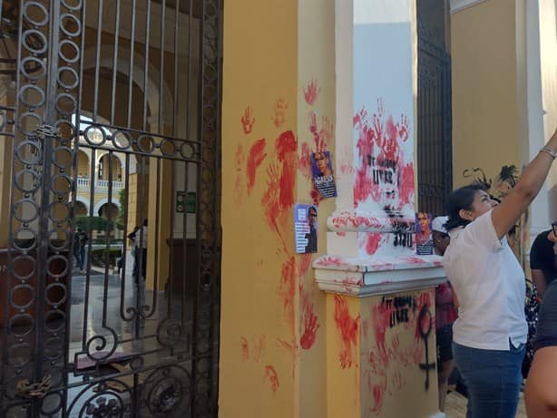 Con pintas y consignas, cientos de mujeres participan en la marcha por el 8M, en Orizaba