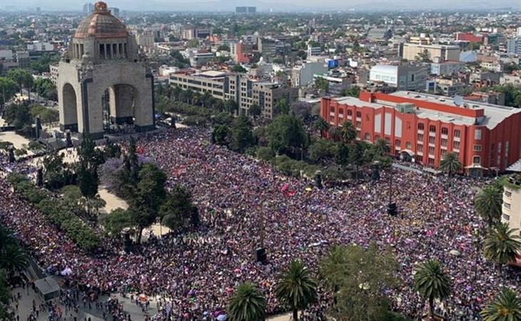 AMLO pide a mujeres manifestarse este 8 de marzo de manera pacífica