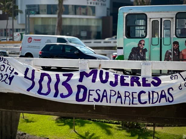 Cuelgan manta en protesta por mujeres desaparecidas en Veracruz | VIDEO