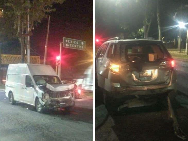 Camionetas chocan por alcance en la avenida Xalapa