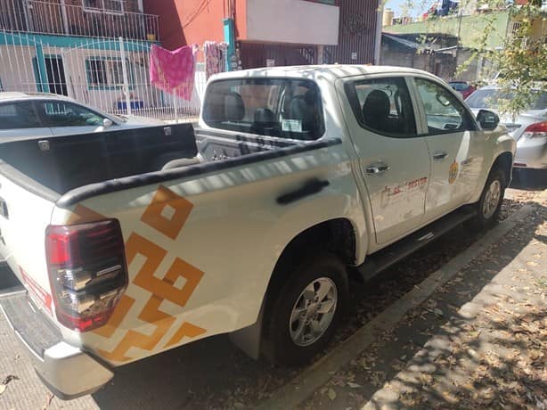 ¡Bien rayados! En Xalapa, vehículos de Sesver amanecen con grafitis