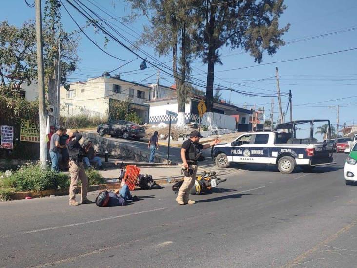 Chocan dos motociclistas en avenida Chedraui Caram de Xalapa