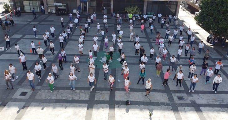 IMSS Veracruz Norte celebra el Día Internacional de la Mujer con ZumbiIMSS