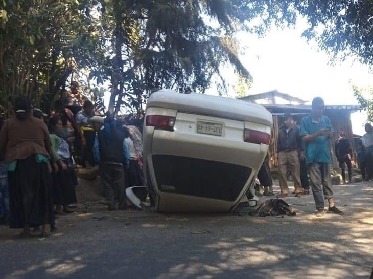 Volcadura de auto deja 4 lesionados en Camerino Mendoza