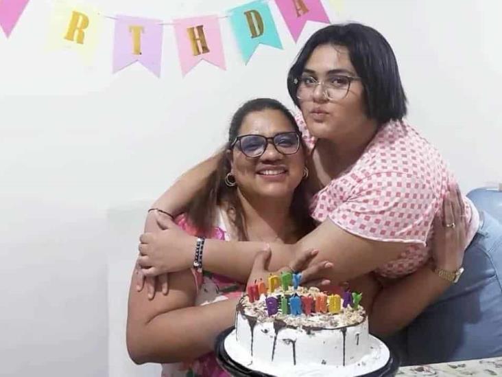 Nallely Oliveros es festejada por su cumpleaños