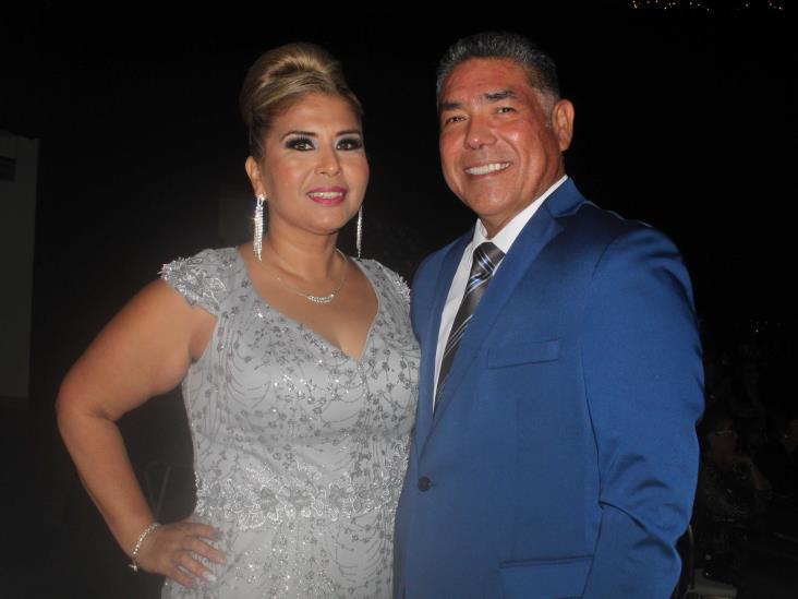 Giselle Mora Flores vive mágicos momentos en su fiesta de XV años