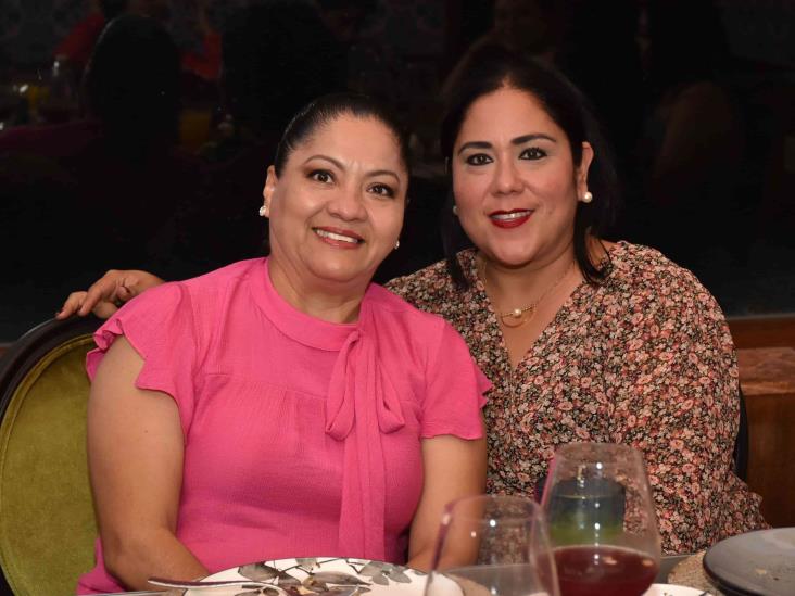 Evelia Muñoz es festejada por cumplir un año más de vida