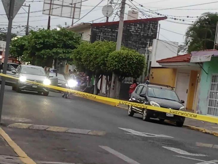 Hombre es ejecutado a balazos en pleno Centro de Cuitláhuac