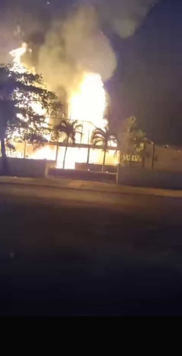 Se incendia palapa en Veracruz duranta la madrugada